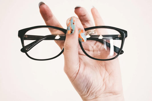 4 THINGS TO KNOW BEFORE BUYING PRESCRIPTION EYEGLASSES ONLINE